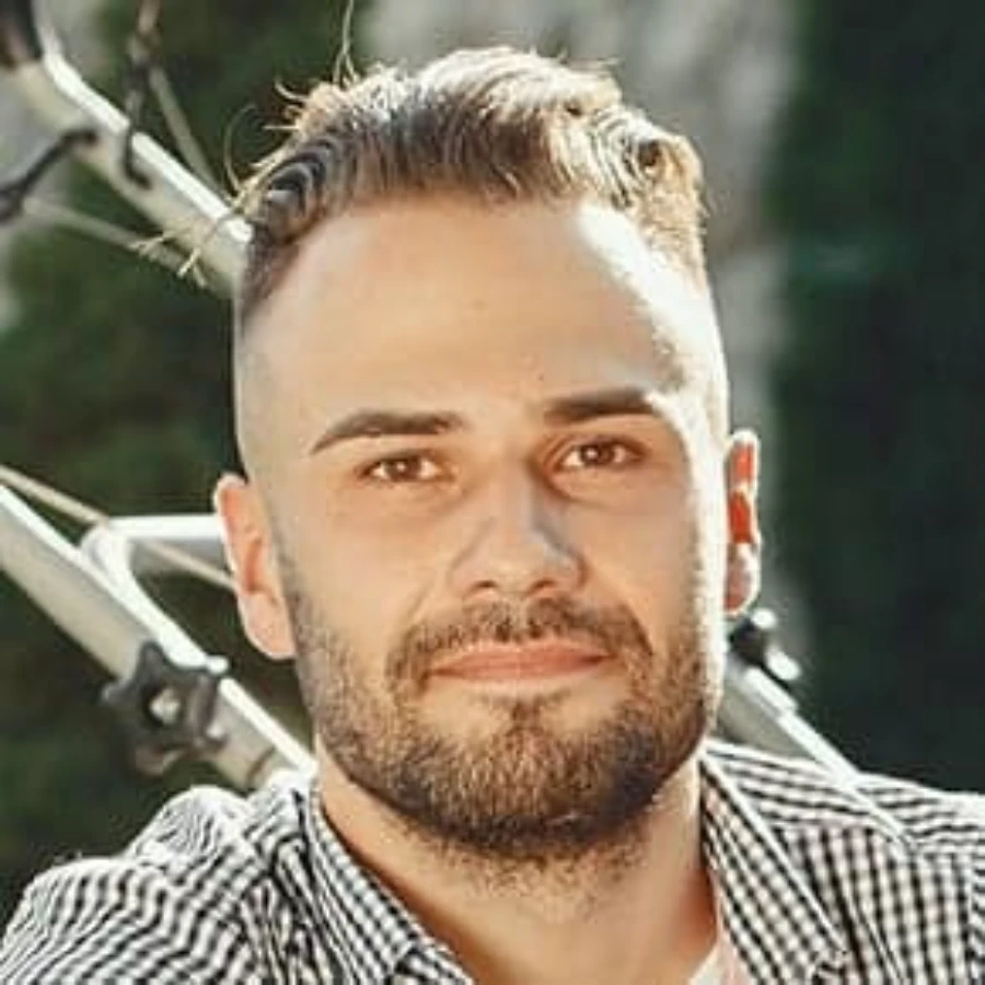 Kyle Jones - friendly bearded man outdoor headshot portrait with natural
green background